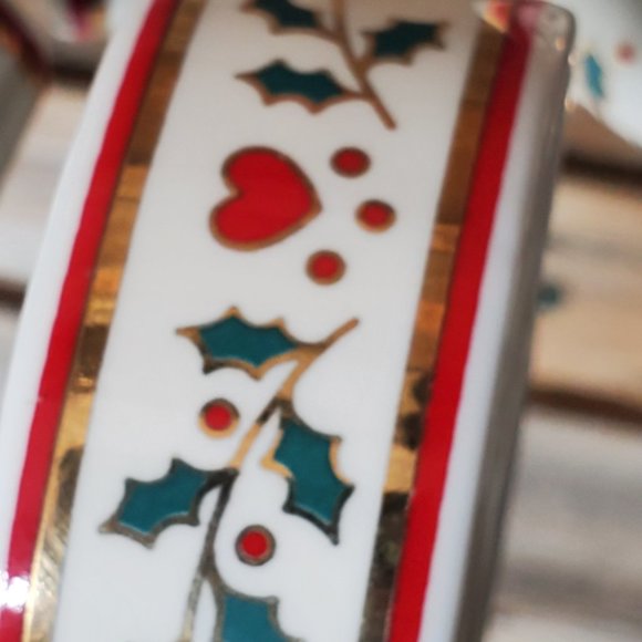 Porcelain Christmas Napkin Rings by Crowning Touch - Hearts, Holly, 24K Gold - Picture 2 of 7